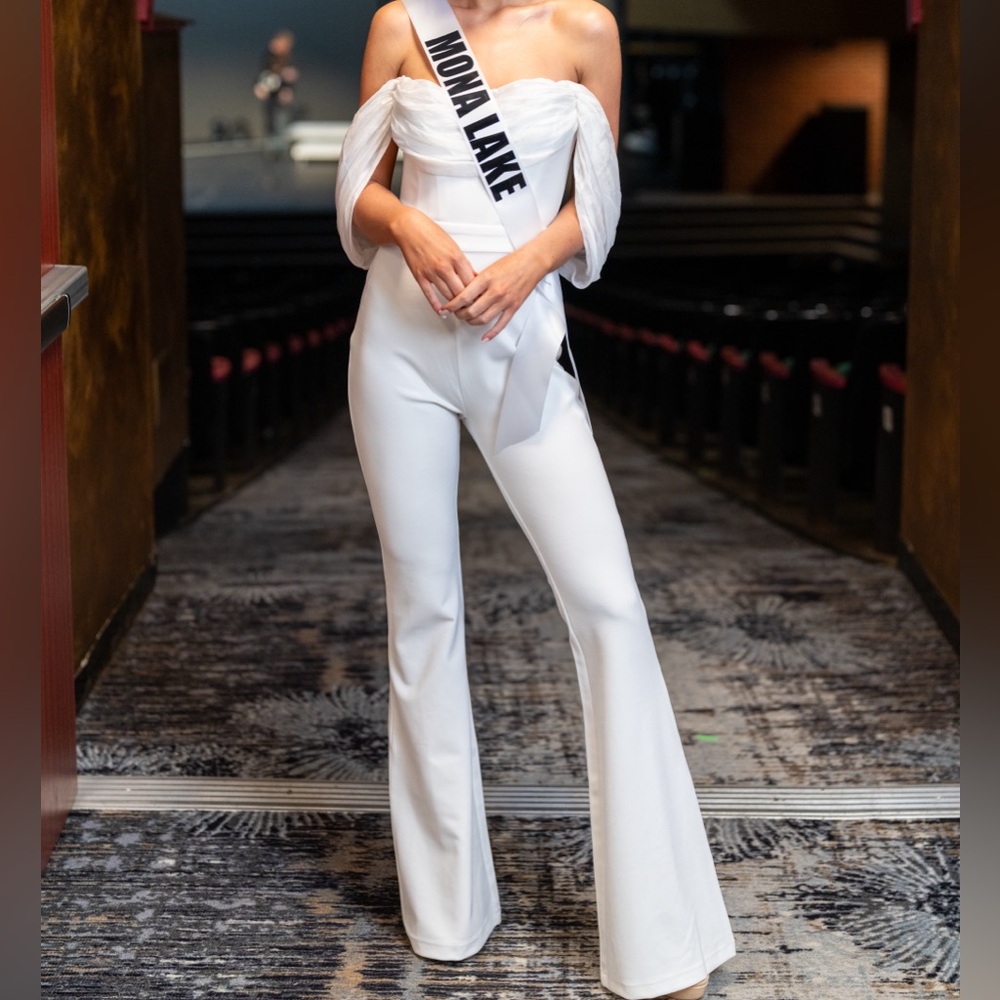 Elegant White Off-Shoulder Jumpsuit